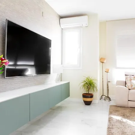 Amazing Rooftop, 70 M Terrace,pool,beach,parking 아파트 *