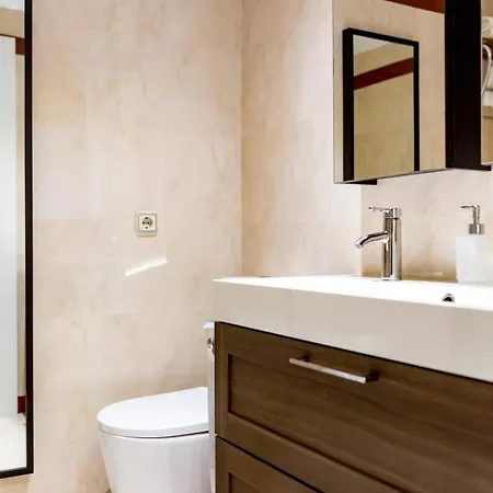 아파트 Amazing Rooftop, 70 M Terrace,pool,beach,parking