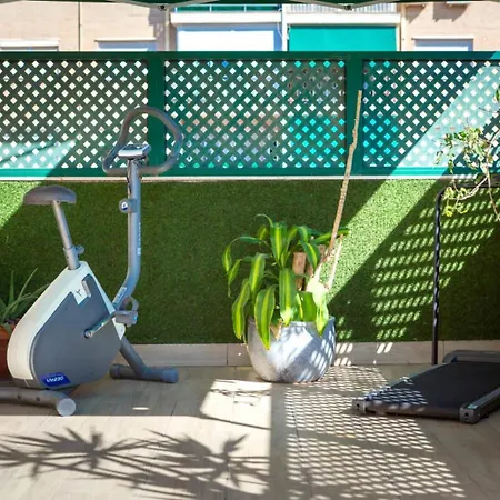 Amazing Rooftop, 70 M Terrace,pool,beach,parking