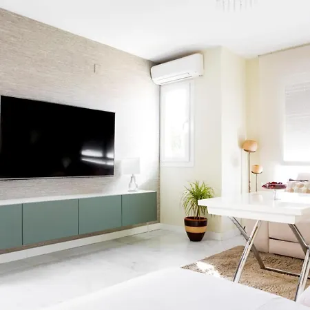 Amazing Rooftop, 70 M Terrace,pool,beach,parking 아파트