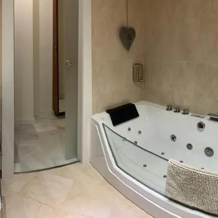 Amazing Rooftop, 70 M Terrace,pool,beach,parking 아파트 *
