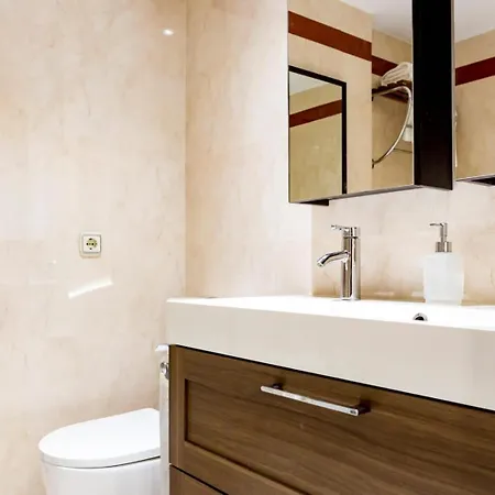 아파트 Amazing Rooftop, 70 M Terrace,pool,beach,parking *