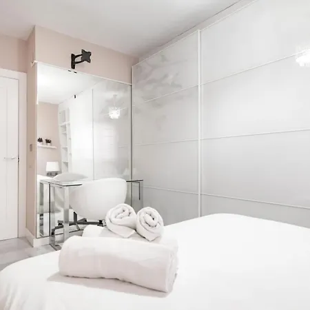 아파트 Amazing Rooftop, 70 M Terrace,pool,beach,parking *