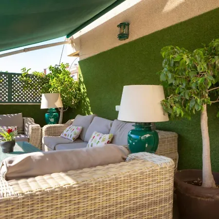 아파트 Amazing Rooftop, 70 M Terrace,pool,beach,parking