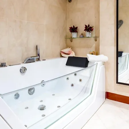 Amazing Rooftop, 70 M Terrace,pool,beach,parking 말라가