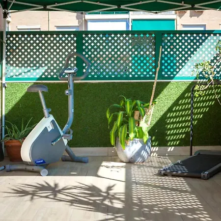 Amazing Rooftop, 70 M Terrace,pool,beach,parking 아파트 *