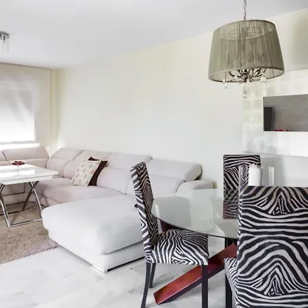 아파트 Amazing Rooftop, 70 M Terrace,pool,beach,parking