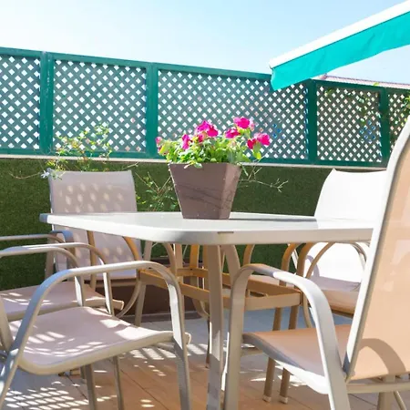 아파트 Amazing Rooftop, 70 M Terrace,pool,beach,parking
