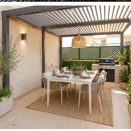Amazing Rooftop, 70 M Terrace,pool,beach,parking 아파트