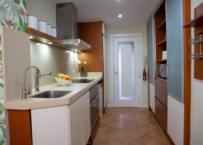 Amazing Rooftop, 70 M Terrace,pool,beach,parking